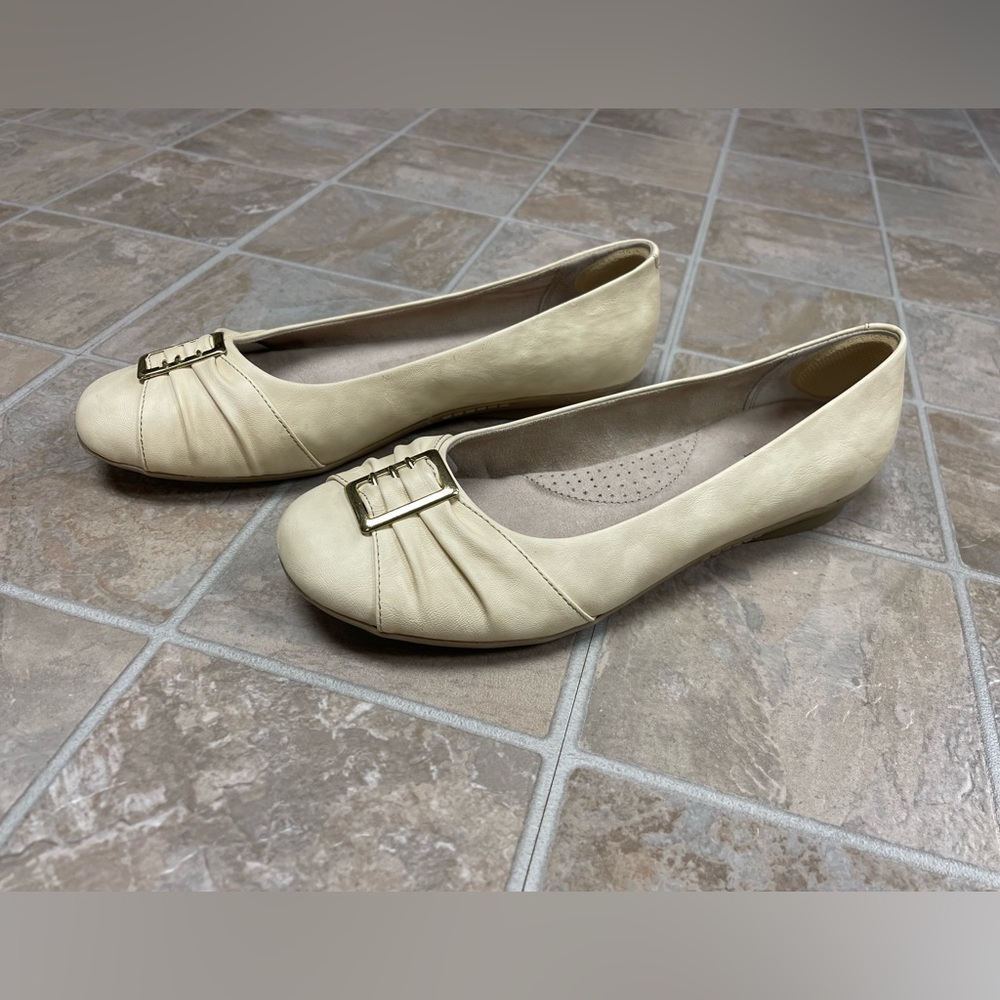 Cliffs by White Mountain flats - 11M